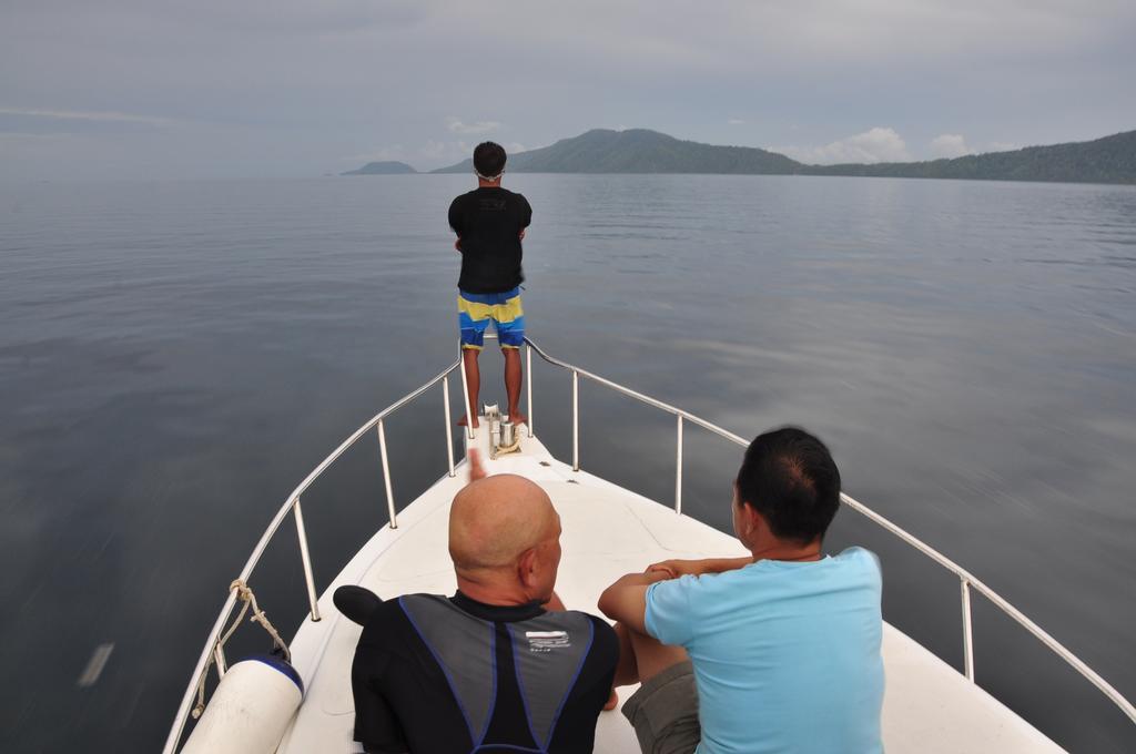 Raja Ampat Dive Resort Tapokreng Екстер'єр фото