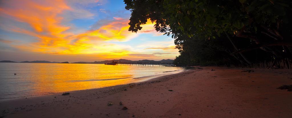 Raja Ampat Dive Resort Tapokreng Екстер'єр фото