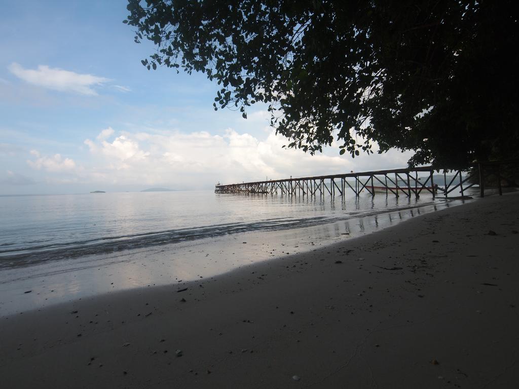 Raja Ampat Dive Resort Tapokreng Екстер'єр фото