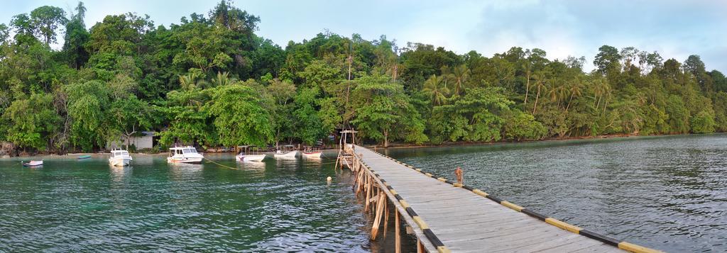 Raja Ampat Dive Resort Tapokreng Екстер'єр фото