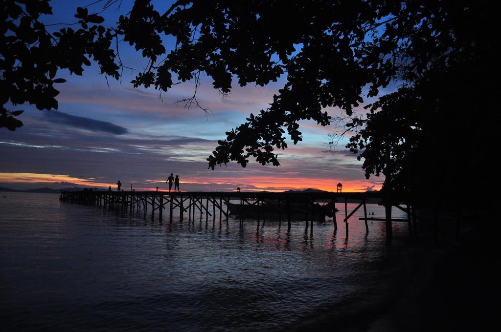 Raja Ampat Dive Resort Tapokreng Екстер'єр фото