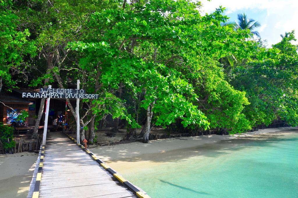 Raja Ampat Dive Resort Tapokreng Екстер'єр фото