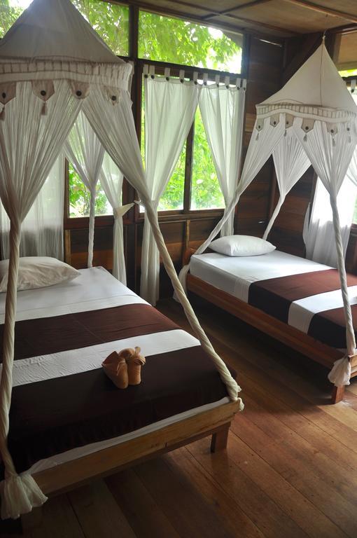Raja Ampat Dive Resort Tapokreng Екстер'єр фото