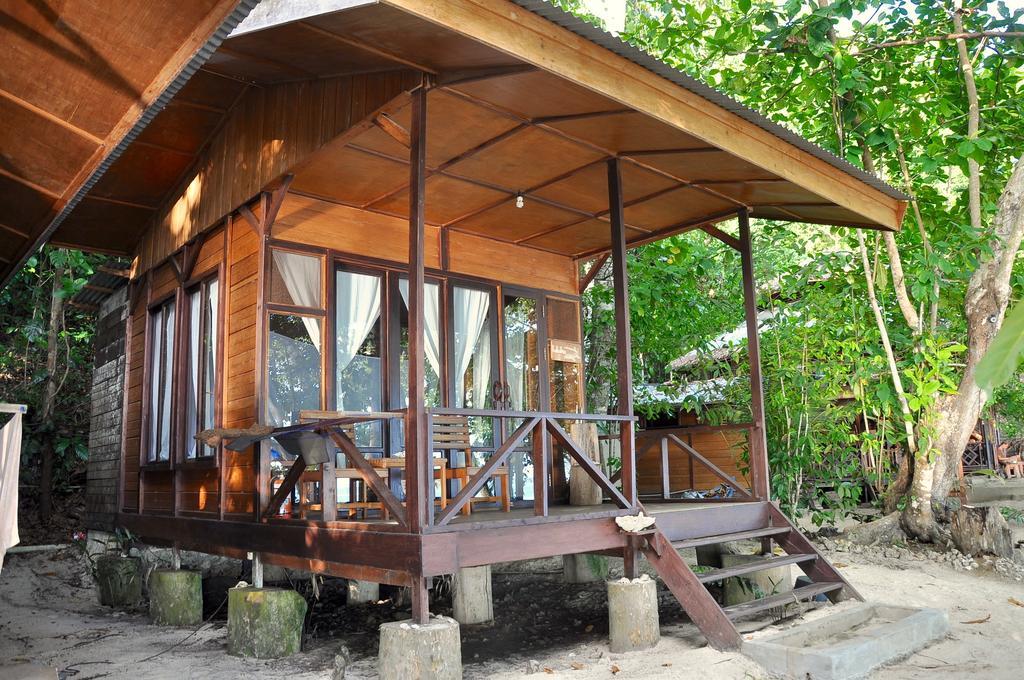 Raja Ampat Dive Resort Tapokreng Екстер'єр фото