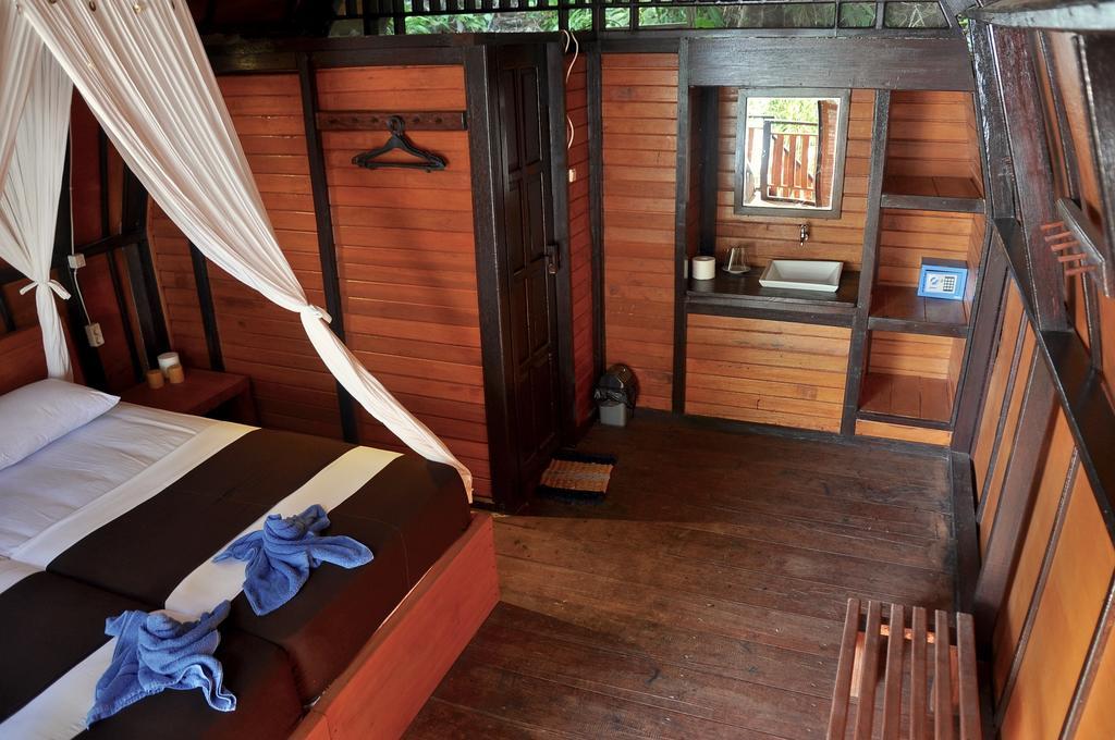 Raja Ampat Dive Resort Tapokreng Екстер'єр фото