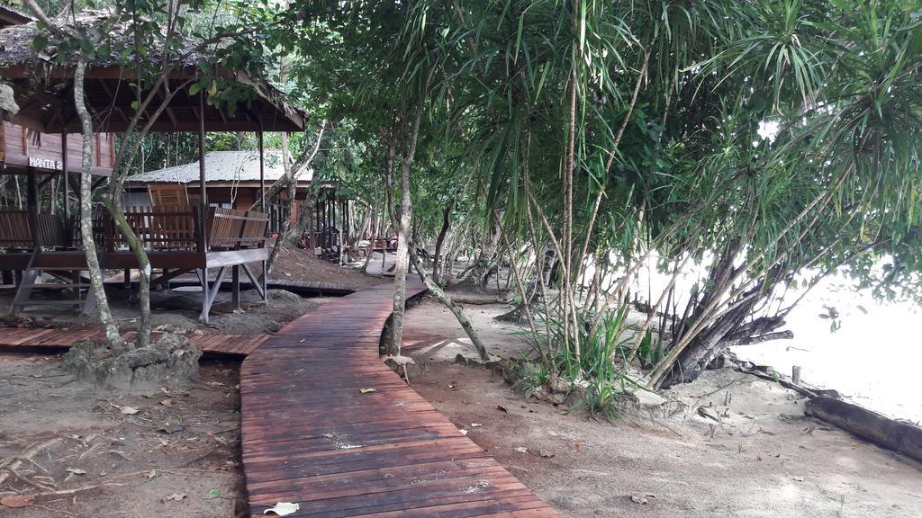 Raja Ampat Dive Resort Tapokreng Екстер'єр фото