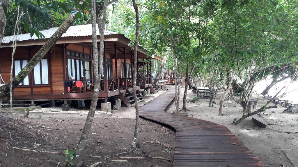 Raja Ampat Dive Resort Tapokreng Екстер'єр фото