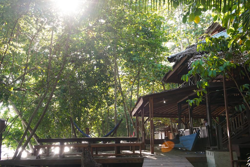 Raja Ampat Dive Resort Tapokreng Екстер'єр фото