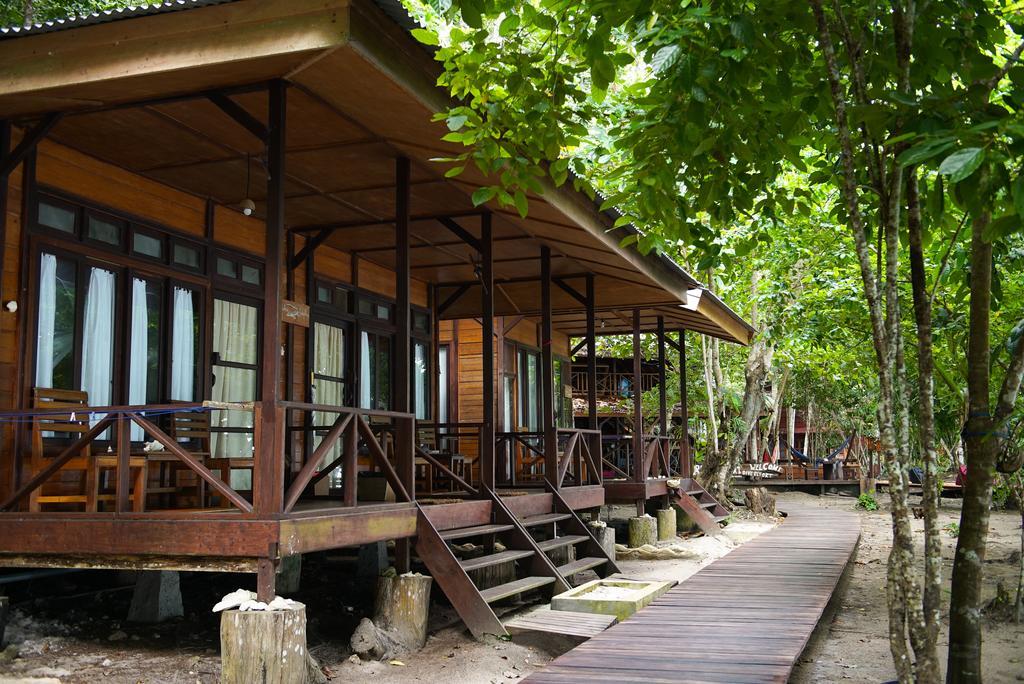 Raja Ampat Dive Resort Tapokreng Екстер'єр фото