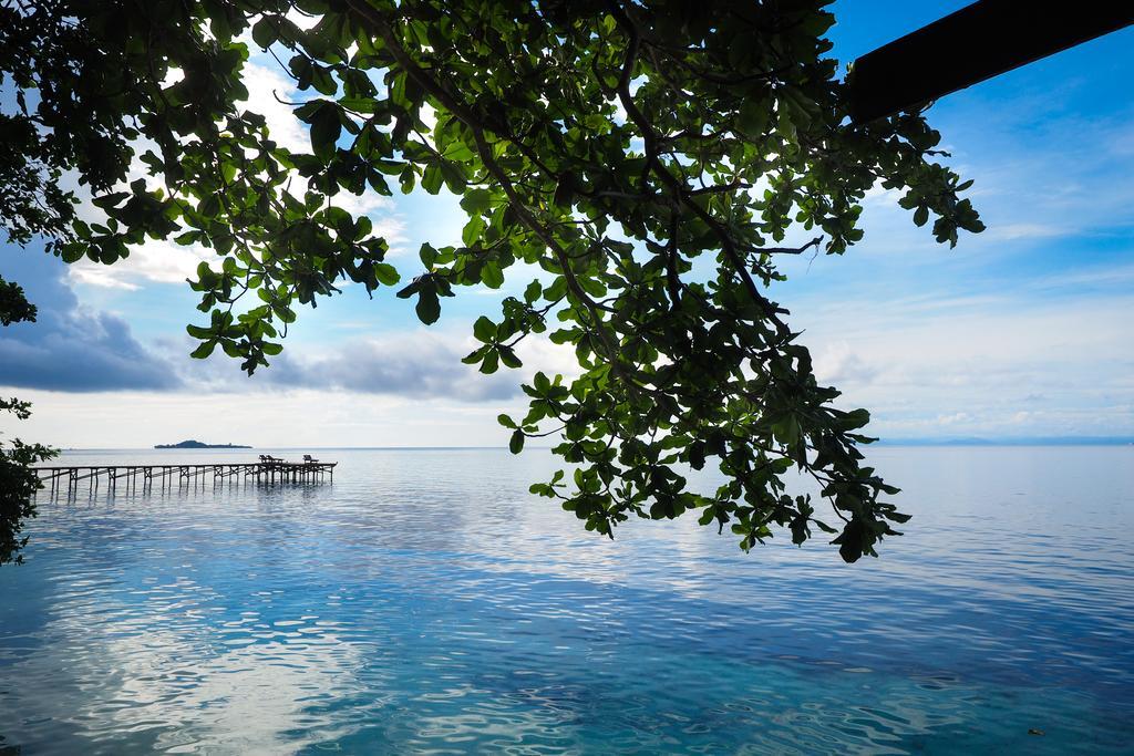 Raja Ampat Dive Resort Tapokreng Екстер'єр фото
