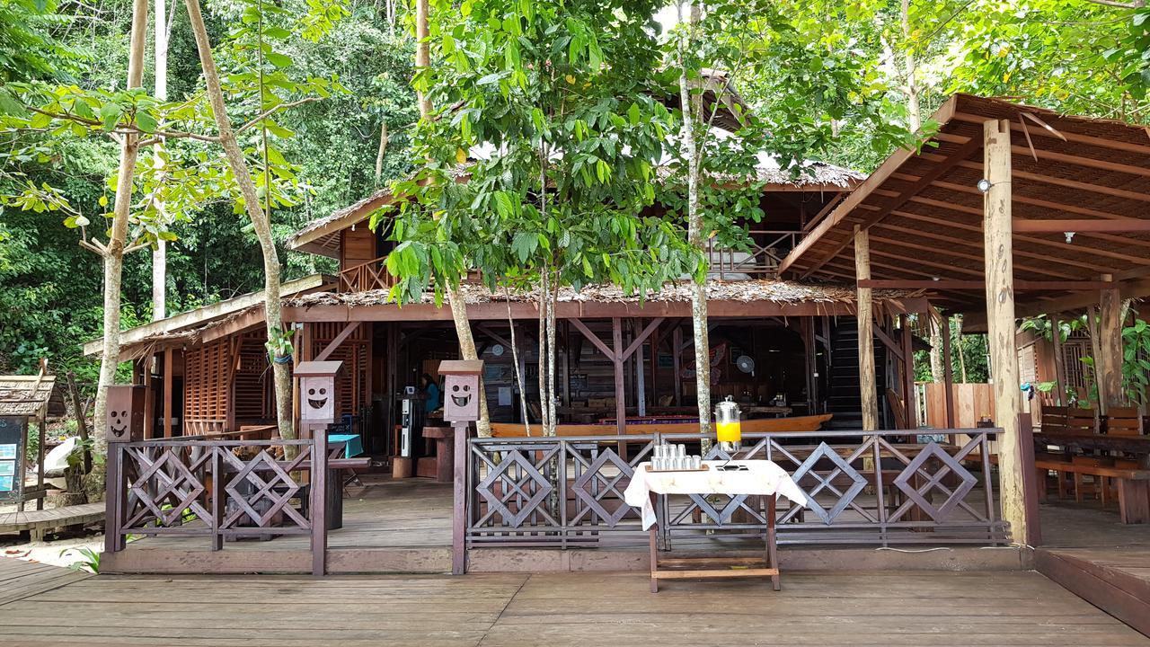 Raja Ampat Dive Resort Tapokreng Екстер'єр фото